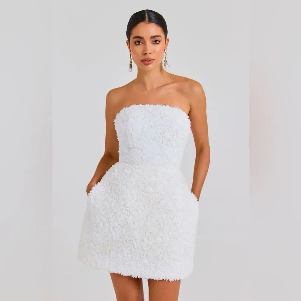 Nadine Merabi Maisy Floral Appliqu Strapless Minidress Elegant White Dress — image 4 of 8